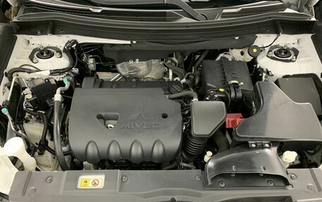 Mitsubishi Outlander III рестайлинг 3, 2022 год, 2 599 000 рублей, 17 фотография