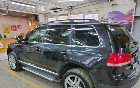 Volkswagen Touareg III, 2005 год, 870 000 рублей, 2 фотография