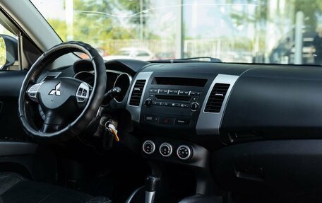 Mitsubishi Outlander III рестайлинг 3, 2006 год, 1 250 000 рублей, 10 фотография