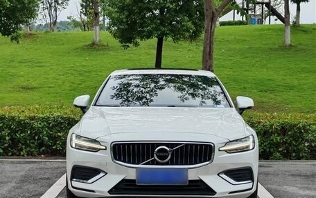 Volvo S60 III, 2022 год, 2 289 810 рублей, 2 фотография