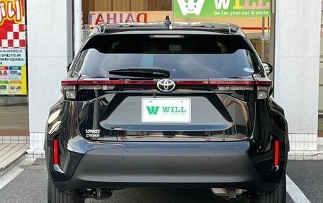 Toyota Yaris Cross, 2022 год, 1 690 000 рублей, 3 фотография