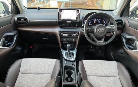 Toyota Yaris Cross, 2022 год, 1 690 000 рублей, 8 фотография
