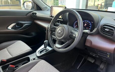 Toyota Yaris Cross, 2022 год, 1 690 000 рублей, 9 фотография