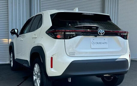 Toyota Yaris Cross, 2022 год, 1 326 000 рублей, 7 фотография
