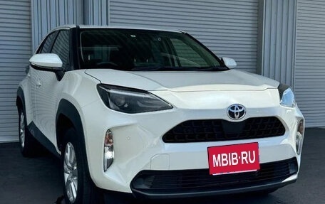Toyota Yaris Cross, 2022 год, 1 326 000 рублей, 3 фотография