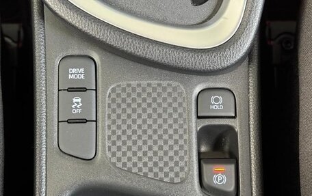 Toyota Yaris Cross, 2022 год, 1 326 000 рублей, 32 фотография