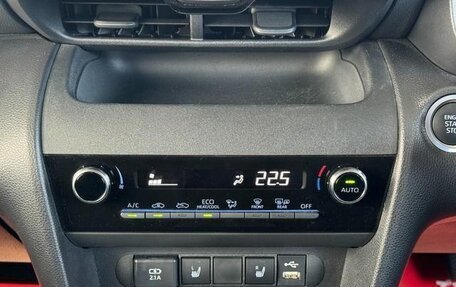 Toyota Yaris Cross, 2022 год, 1 326 000 рублей, 30 фотография