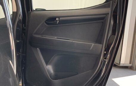 Isuzu D-Max II, 2017 год, 1 790 000 рублей, 21 фотография