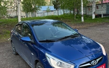 Hyundai Solaris II рестайлинг, 2011 год, 800 000 рублей, 2 фотография