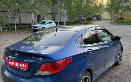 Hyundai Solaris II рестайлинг, 2011 год, 800 000 рублей, 3 фотография