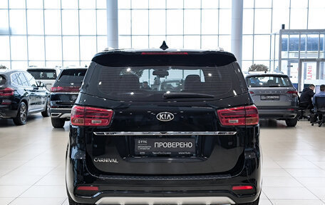 KIA Carnival III, 2018 год, 2 450 000 рублей, 6 фотография