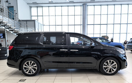 KIA Carnival III, 2018 год, 2 450 000 рублей, 4 фотография