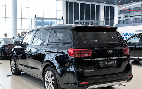 KIA Carnival III, 2018 год, 2 450 000 рублей, 7 фотография