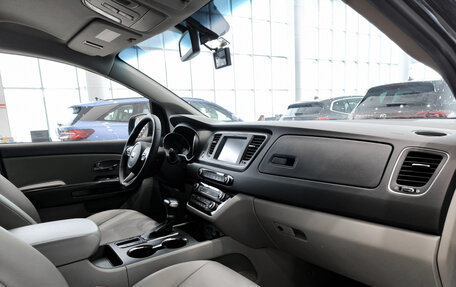KIA Carnival III, 2018 год, 2 450 000 рублей, 10 фотография