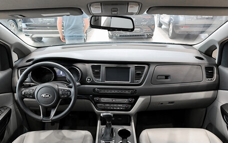 KIA Carnival III, 2018 год, 2 450 000 рублей, 13 фотография
