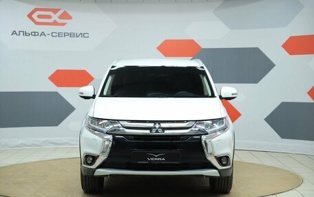 Mitsubishi Outlander III рестайлинг 3, 2018 год, 1 990 000 рублей, 2 фотография