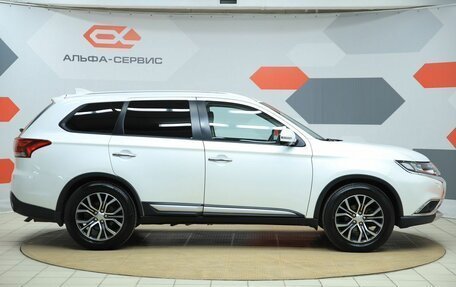 Mitsubishi Outlander III рестайлинг 3, 2018 год, 1 990 000 рублей, 5 фотография