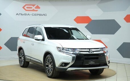 Mitsubishi Outlander III рестайлинг 3, 2018 год, 1 990 000 рублей, 3 фотография