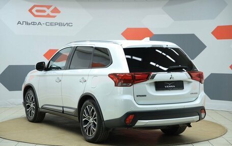 Mitsubishi Outlander III рестайлинг 3, 2018 год, 1 990 000 рублей, 7 фотография