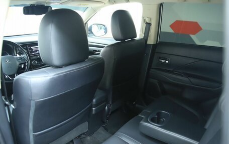 Mitsubishi Outlander III рестайлинг 3, 2018 год, 1 990 000 рублей, 12 фотография