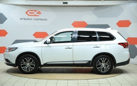 Mitsubishi Outlander III рестайлинг 3, 2018 год, 1 990 000 рублей, 8 фотография