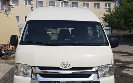 Toyota HiAce H200, 2014 год, 2 100 000 рублей, 2 фотография