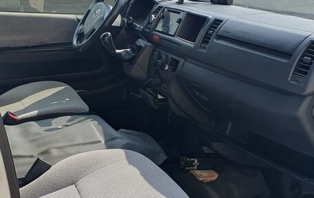 Toyota HiAce H200, 2014 год, 2 100 000 рублей, 16 фотография