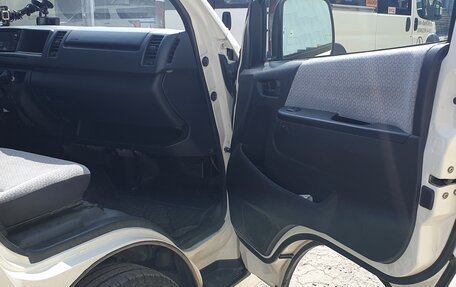 Toyota HiAce H200, 2014 год, 2 100 000 рублей, 15 фотография