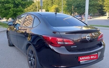 Opel Astra J, 2013 год, 935 000 рублей, 2 фотография