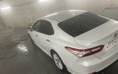 Toyota Camry, 2018 год, 3 100 000 рублей, 10 фотография
