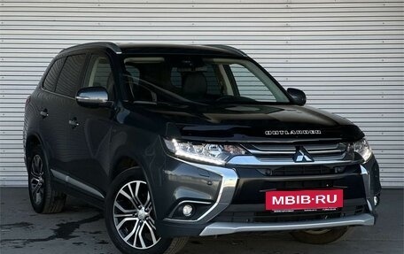 Mitsubishi Outlander III рестайлинг 3, 2018 год, 2 995 000 рублей, 3 фотография
