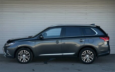 Mitsubishi Outlander III рестайлинг 3, 2018 год, 2 995 000 рублей, 8 фотография