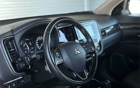 Mitsubishi Outlander III рестайлинг 3, 2018 год, 2 995 000 рублей, 11 фотография