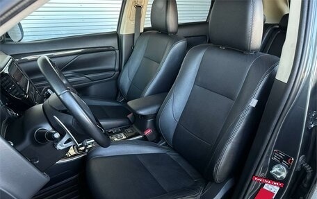 Mitsubishi Outlander III рестайлинг 3, 2018 год, 2 995 000 рублей, 12 фотография