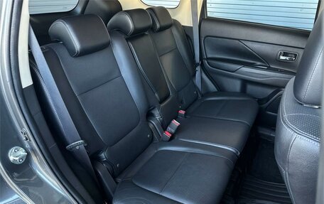 Mitsubishi Outlander III рестайлинг 3, 2018 год, 2 995 000 рублей, 27 фотография