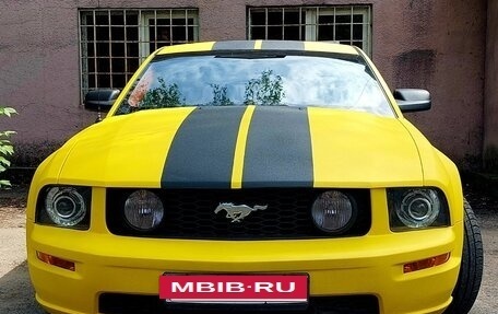Ford Mustang VI рестайлинг, 2006 год, 3 000 000 рублей, 2 фотография