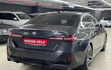 BMW 5 серия, 2024 год, 5 990 000 рублей, 3 фотография