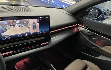 BMW 5 серия, 2024 год, 5 990 000 рублей, 13 фотография