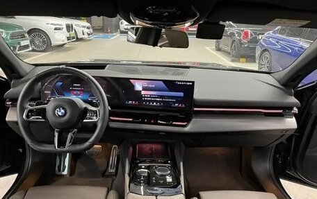 BMW 5 серия, 2024 год, 5 990 000 рублей, 7 фотография