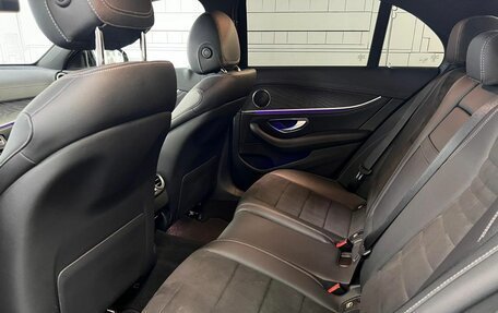 Mercedes-Benz E-Класс, 2019 год, 2 950 000 рублей, 18 фотография