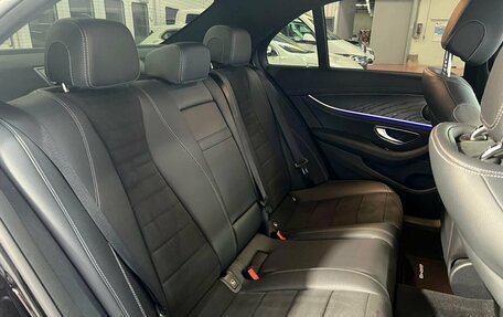 Mercedes-Benz E-Класс, 2019 год, 2 950 000 рублей, 22 фотография