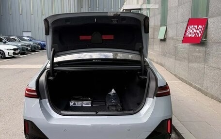 BMW 5 серия, 2025 год, 6 670 000 рублей, 18 фотография