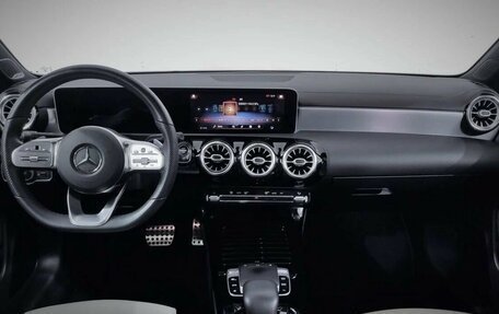 Mercedes-Benz CLA, 2019 год, 2 399 999 рублей, 4 фотография