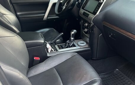 Toyota Land Cruiser Prado 150 рестайлинг 2, 2019 год, 3 900 000 рублей, 9 фотография
