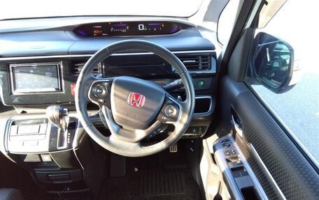 Honda Stepwgn IV, 2017 год, 2 380 000 рублей, 10 фотография