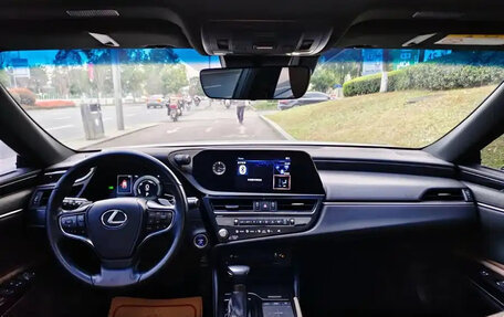 Lexus ES VII, 2022 год, 3 850 000 рублей, 6 фотография