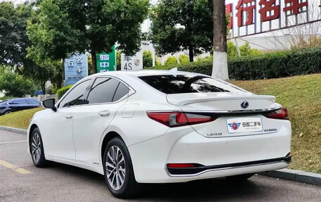Lexus ES VII, 2022 год, 3 850 000 рублей, 3 фотография
