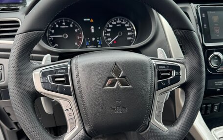 Mitsubishi Pajero Sport III рестайлинг, 2017 год, 3 300 000 рублей, 9 фотография