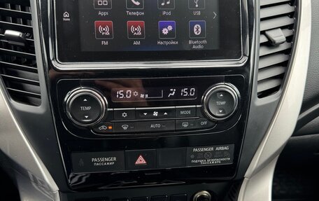 Mitsubishi Pajero Sport III рестайлинг, 2017 год, 3 300 000 рублей, 11 фотография