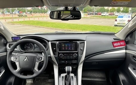 Mitsubishi Pajero Sport III рестайлинг, 2017 год, 3 300 000 рублей, 4 фотография